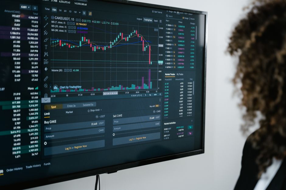 Datenanalyse im Kurs: Bildschirm mit Analyse-Visualisierungen